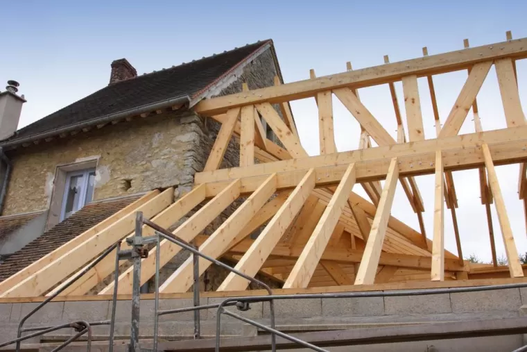Terrasse en bois sur une dalle en béton avec lambourde, Angoulême, JCM Charpente Couverture